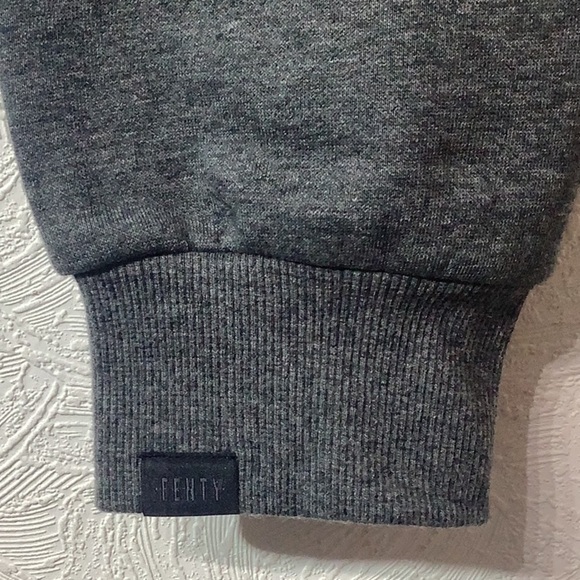 PUMA x FENTY - Adult Size OS - Hoodie cape - UNIQUE, RARE  & HTF - Picture 5 of 7